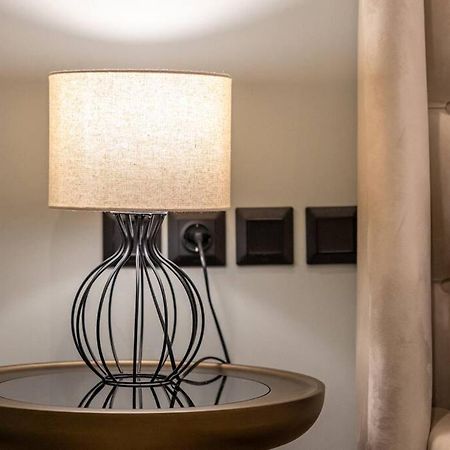 אתונה Smaragdi Luxury Jacuzzi Apartment Noho Premium Living מראה חיצוני תמונה