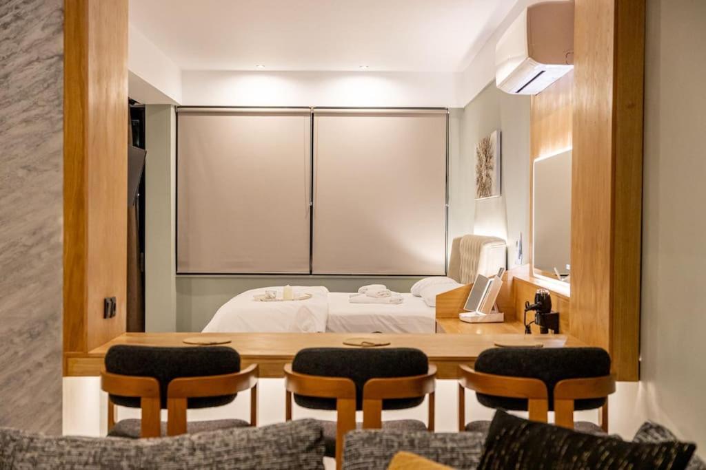 אתונה Smaragdi Luxury Jacuzzi Apartment Noho Premium Living מראה חיצוני תמונה