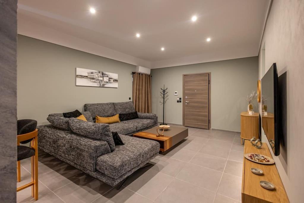 אתונה Smaragdi Luxury Jacuzzi Apartment Noho Premium Living מראה חיצוני תמונה