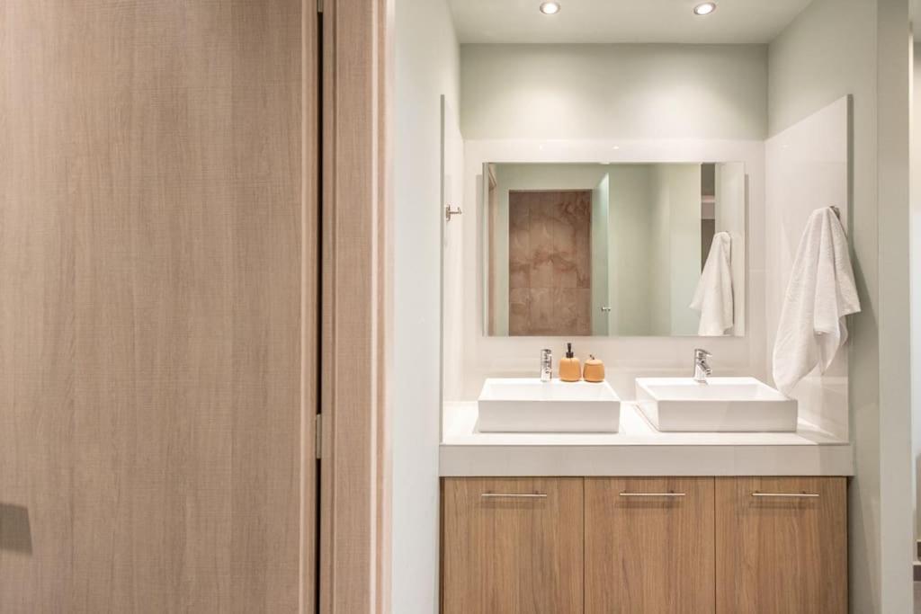 אתונה Smaragdi Luxury Jacuzzi Apartment Noho Premium Living מראה חיצוני תמונה
