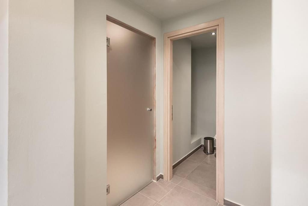אתונה Smaragdi Luxury Jacuzzi Apartment Noho Premium Living מראה חיצוני תמונה