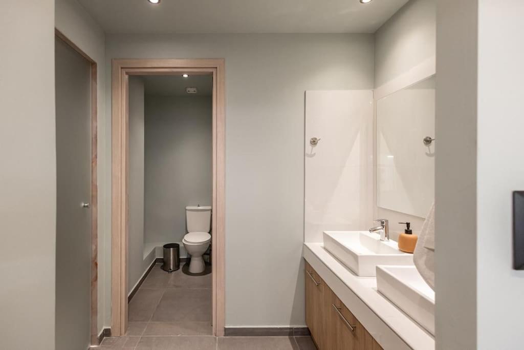 אתונה Smaragdi Luxury Jacuzzi Apartment Noho Premium Living מראה חיצוני תמונה