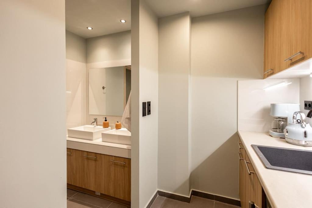 אתונה Smaragdi Luxury Jacuzzi Apartment Noho Premium Living מראה חיצוני תמונה