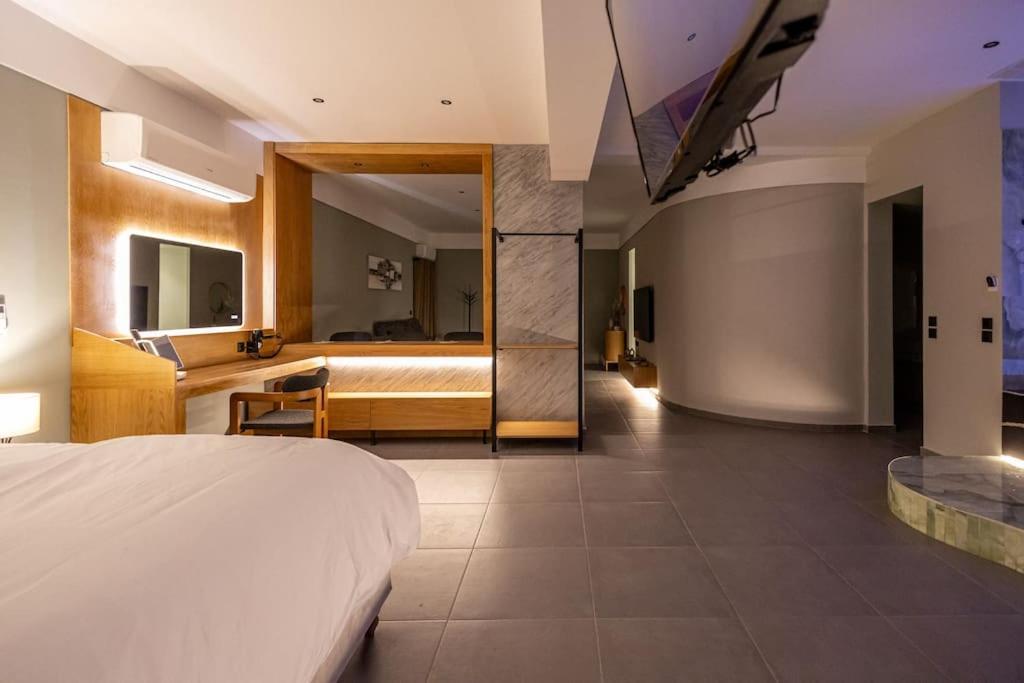 אתונה Smaragdi Luxury Jacuzzi Apartment Noho Premium Living מראה חיצוני תמונה