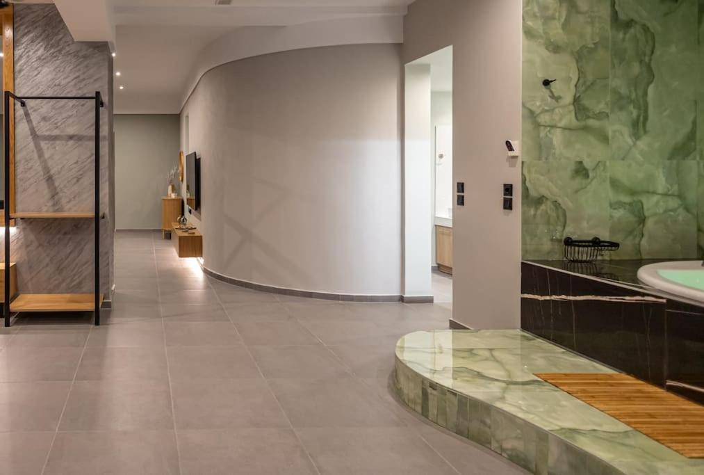 אתונה Smaragdi Luxury Jacuzzi Apartment Noho Premium Living מראה חיצוני תמונה