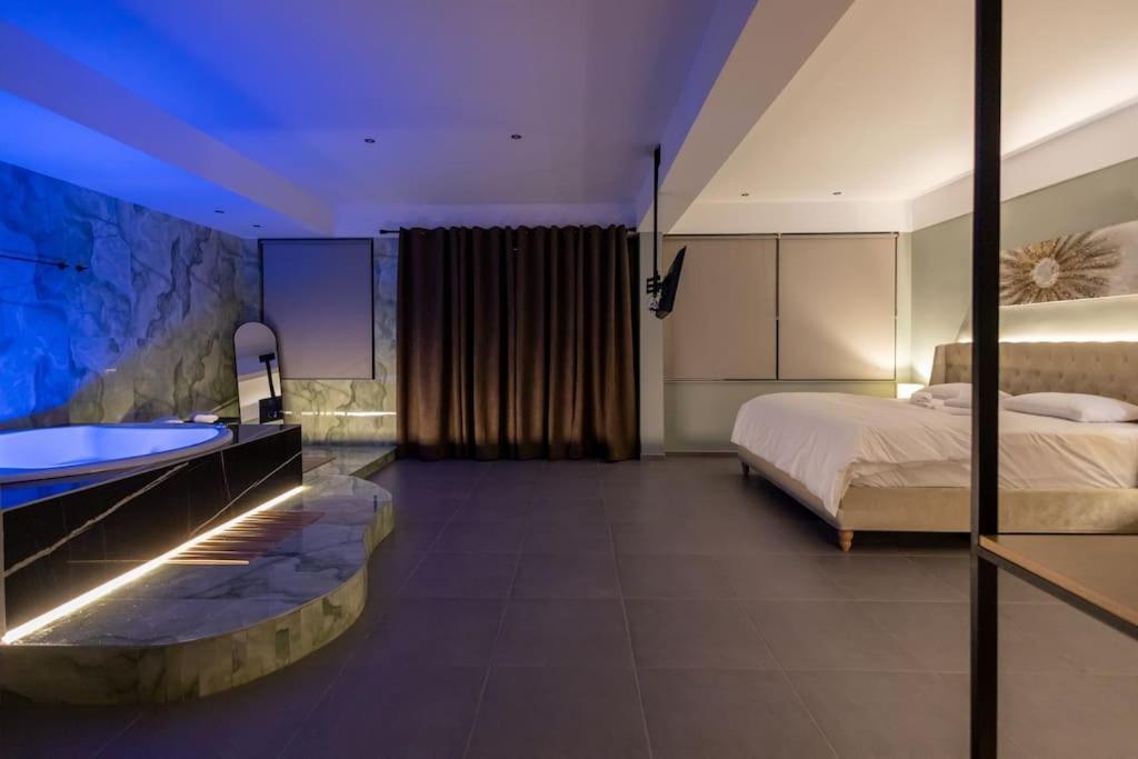 אתונה Smaragdi Luxury Jacuzzi Apartment Noho Premium Living מראה חיצוני תמונה