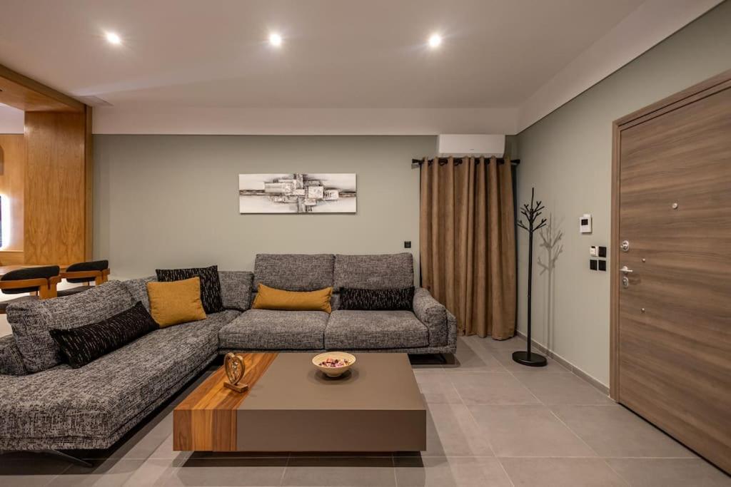 אתונה Smaragdi Luxury Jacuzzi Apartment Noho Premium Living מראה חיצוני תמונה