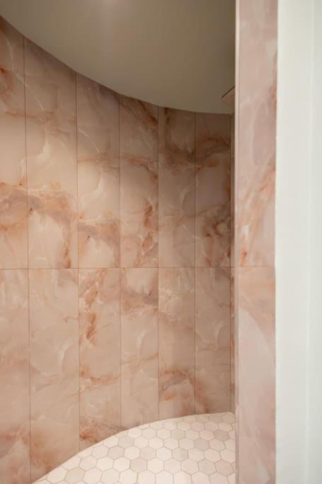 אתונה Smaragdi Luxury Jacuzzi Apartment Noho Premium Living מראה חיצוני תמונה