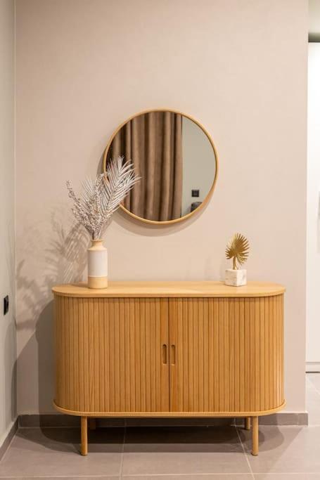 אתונה Smaragdi Luxury Jacuzzi Apartment Noho Premium Living מראה חיצוני תמונה