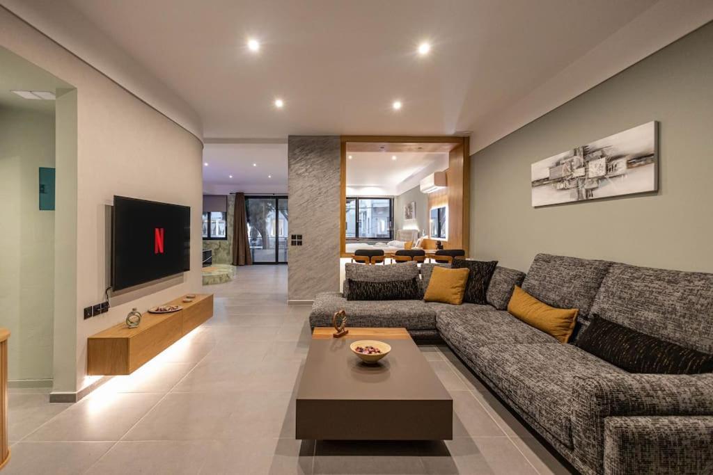 אתונה Smaragdi Luxury Jacuzzi Apartment Noho Premium Living מראה חיצוני תמונה